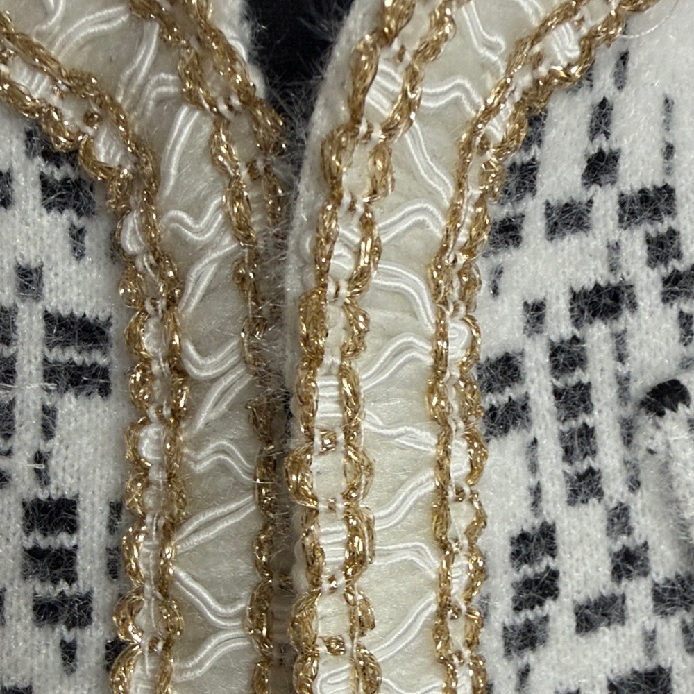 Elegant Black and White Tweed Blazer - Picture 5 of 15